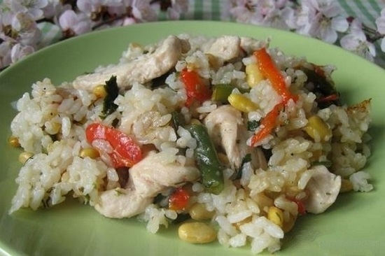 попробуем приготовить рис с курицей и овощами в мультиварке
