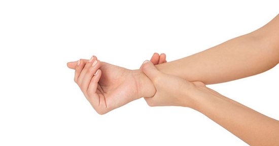 Растяжение связок кисти руки: что делать?