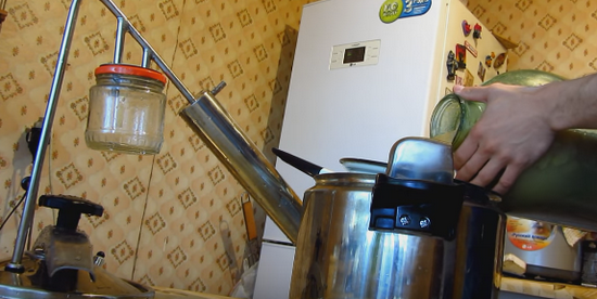 Приготовление самогона из варенья и дрожжей в домашних условиях: шаг 11