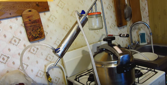 Приготовление самогона из варенья и дрожжей в домашних условиях: шаг 12