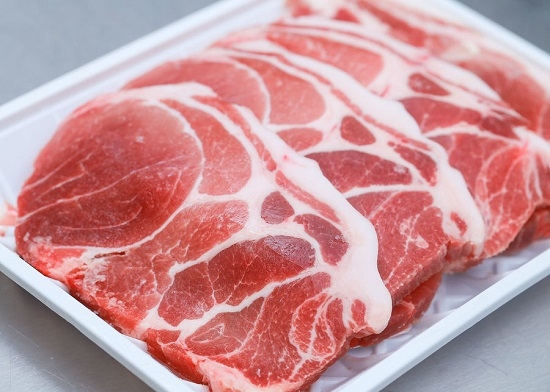 Как приготовит сочный стейк из свинины: шаг 1