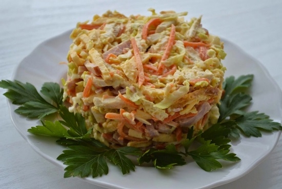 рецепт салата с ветчиной и пекинской капустой с добавлением моркови по-корейски