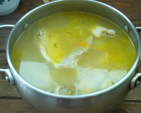 Как приготовить куриный суп с зеленым горошком консервированным: шаг 6