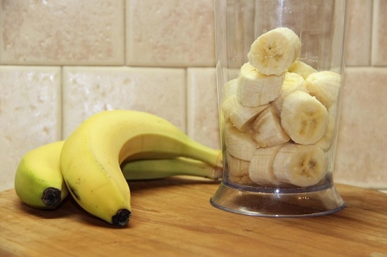 измельчим бананы до консистенции пюре