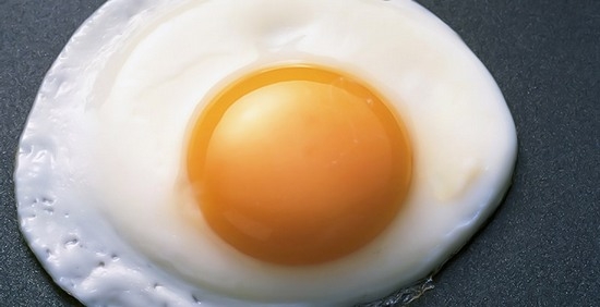Классическая яичница: подсчитаем калорийность и пользу
