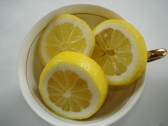 Просушим лимон и нарежем его