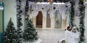 Праздник к нам приходит! Как оригинально украсить к Новому году офис?