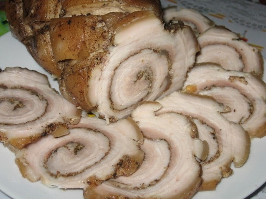 рецепт вареного рулета из грудинки свиной
