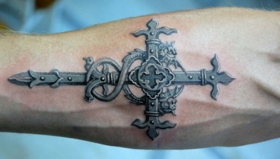 Готический крест тату