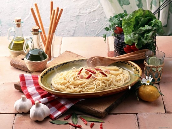 Какими приборами есть в ресторане спагетти?