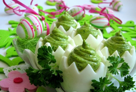 Яйца, фаршированные с зеленью