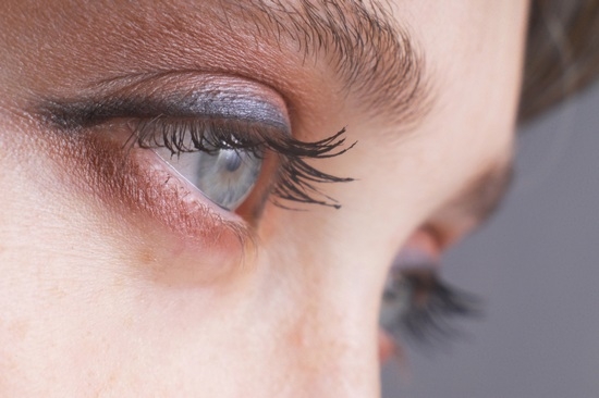 Отслоение сетчатки глаза: симптомы, лечение