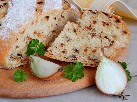 Луковый хлеб в хлебопечке «Редмонд»