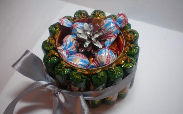 Шкатулка из конфет пошаговое фото