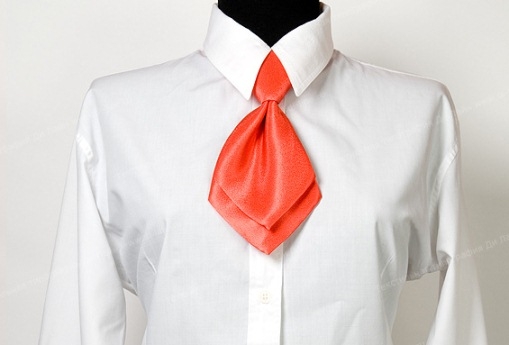 Как завязывать женский галстук для создания делового стиля?