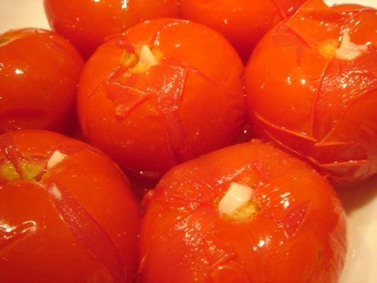 Фаршированные помидоры в томатном соке на зиму