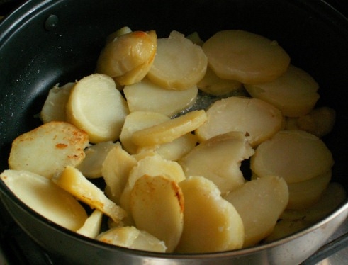 Как варить картошку в мундире на пару?