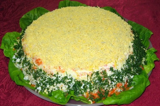 Нежный салат Мимоза с сайрой и рисом