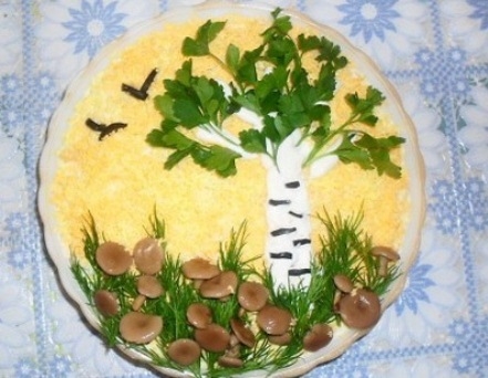 Салат Березка с черносливом и курицей