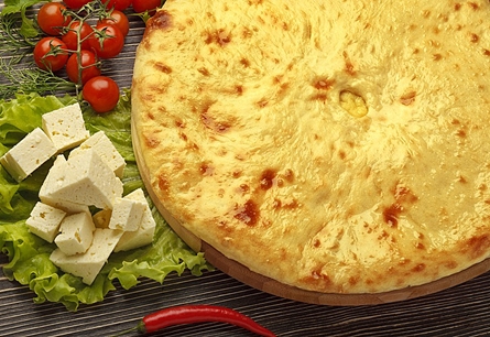 Осетинский пирог с сыром: рецепт  Подробнее: http://ladyspecial.ru/kulinariya/kulinarnye-recepty/vyipechka/osetinskie-pirogi-retsept