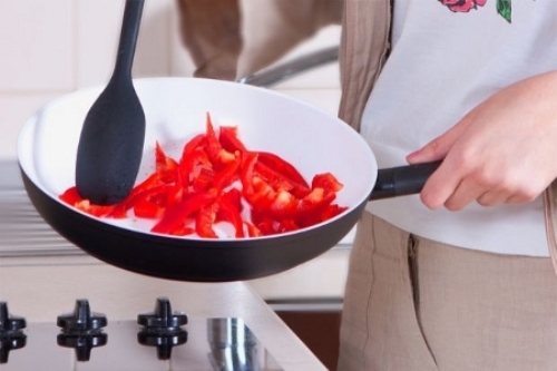 Сковорода с керамическим покрытием:советы по эксплуатации 
