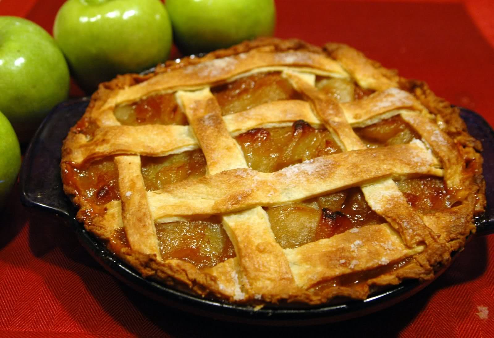 Быстрый пирог на кефире с яблоками