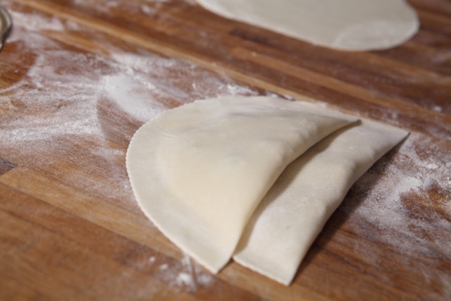 Как приготовить тесто для чебуреков: рецепт