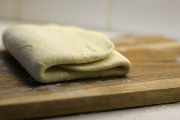 Как приготовить слоеное бездрожжевое тесто?