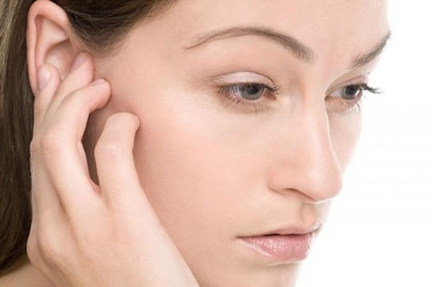 К чему горит правое ухо? Народные приметы и научные факты