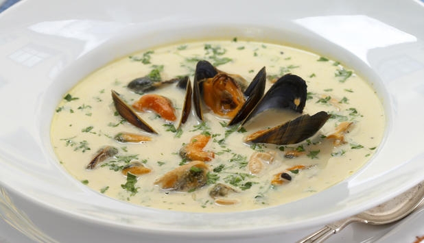 Как приготовить сливочный суп из морепродуктов?