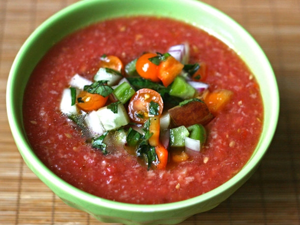 Как приготовить гаспачо томатный с крутонами? 
