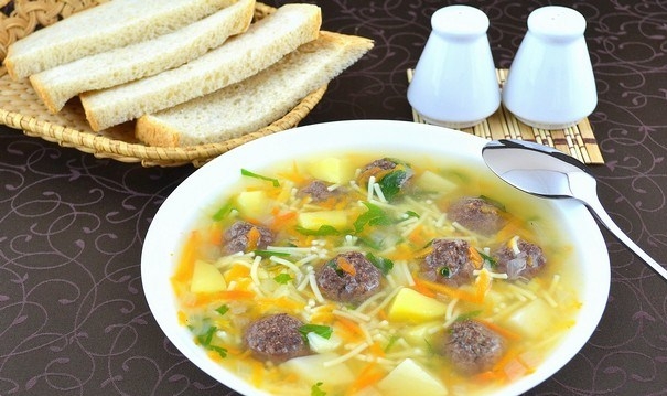 Суп с вермишелью и фрикадельками: рецепт