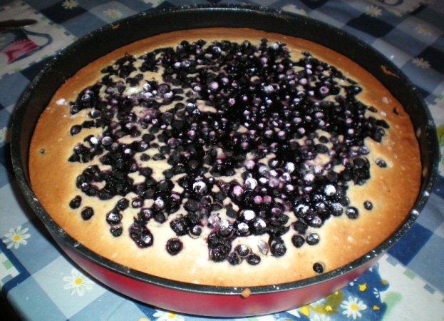 Творожный пирог с черникой в мультиварке