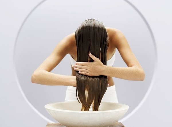 Ополаскивание волос уксусом: польза процедуры