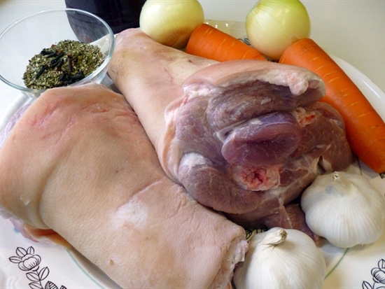 Свиная рулька запеченная в духовке без варки: рецепт с фото 1