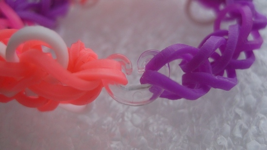 Как сделать браслет из резинок: украшение «Розовый микс»