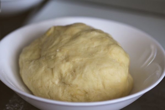 Как приготовить легкое слоеное тесто для штруделя