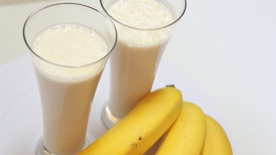 Рецепт молочного напитка с бананом, приготовленного в блендере