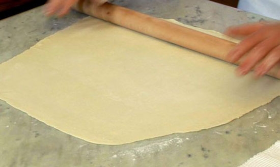 Как приготовить слоеное тесто?