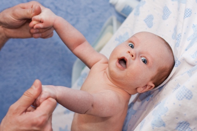 Как выявить синдром мышечной дистонии у новорожденных?