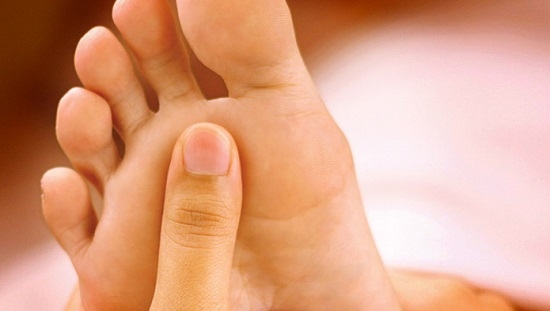 Натоптыши на пальцах ног: фото