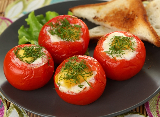 Рецепт приготовления яичницы в помидоре