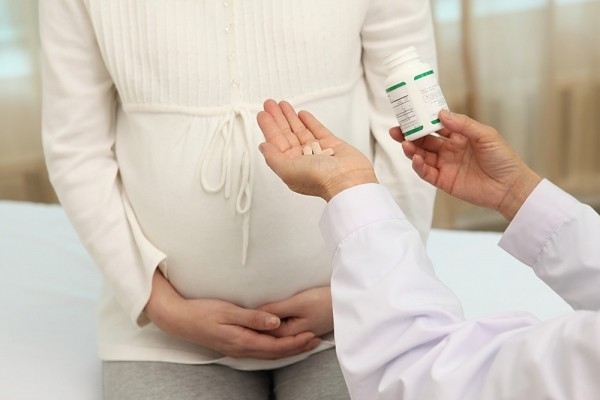 На 4-9 месяце беременности лечащий врач назначает валерьянку для снятия тонуса матки