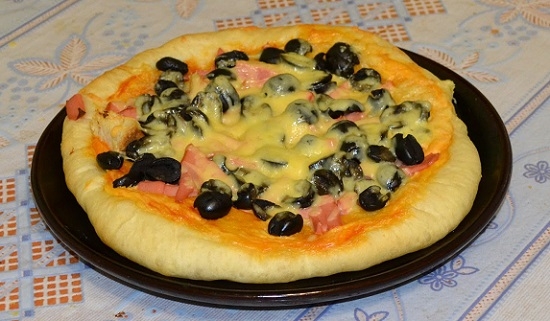 Пицца на дрожжевом тесте в духовке: рецепт