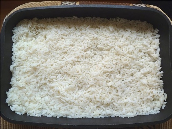 Первый слой рисовой запеканки