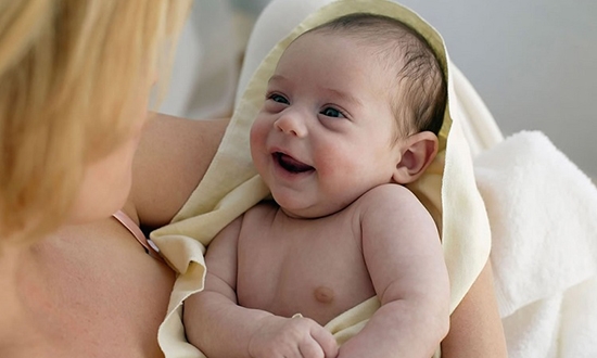желтушка физиологического типа появляется у большинства  новорожденных