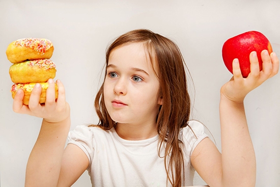 Детям рекомендуется прием тщательно измельченной или протертой пищи, включая фрукты