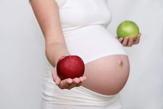 Правильное питание и диету лучше всего начинать до зачатия ребенка и поддерживать на протяжении всего срока беременности