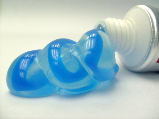 Зубные пасты без фтора содержат в себе активный кальций