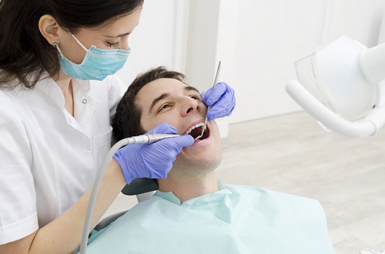 Довольно частой причиной развития осложнений является боязнь похода в стоматологический кабинет